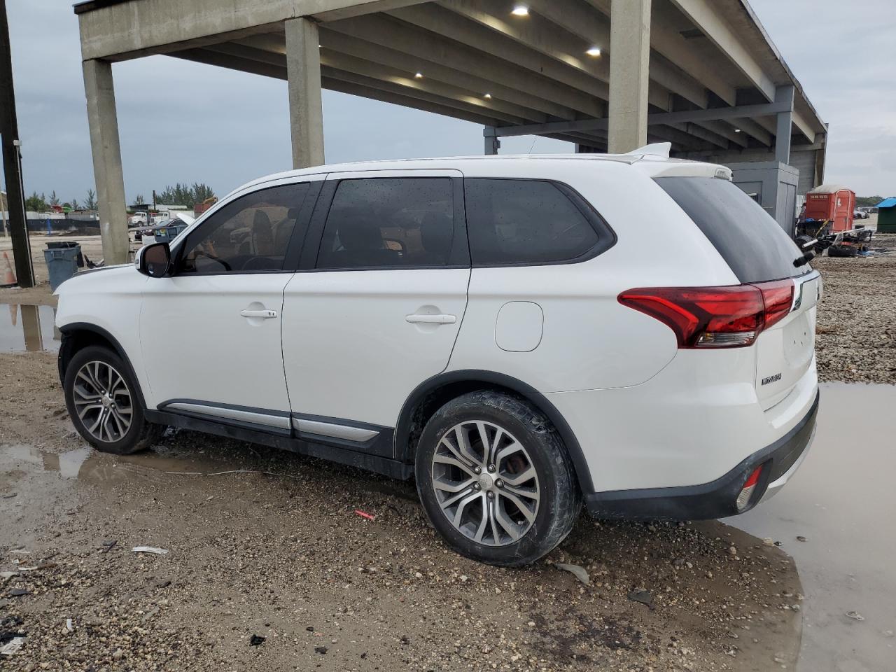 JA4AD3A31JZ012166 2018 MITSUBISHI OUTLANDER - Image 2