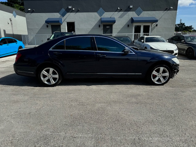 2013 Mercedes-Benz S 550 vin: WDDNG7DB7DA513886