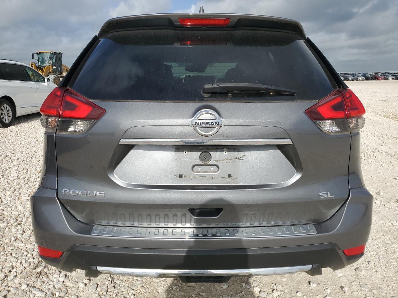 2017 Nissan Rogue - Image 6
