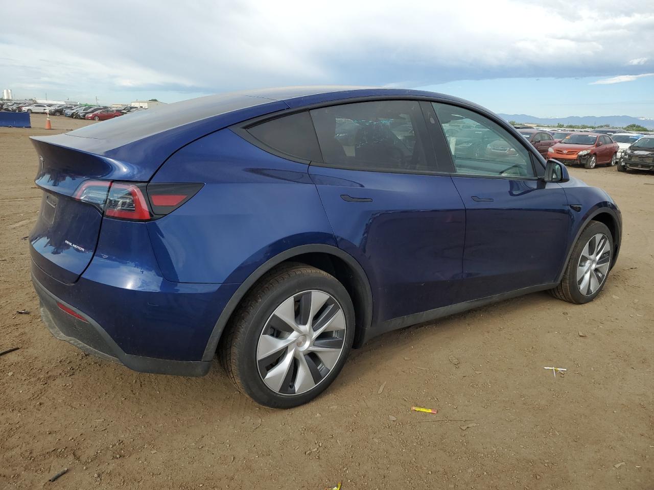 VIN 7SAYGDEE7PA174654 2023 TESLA MODEL Y no.3