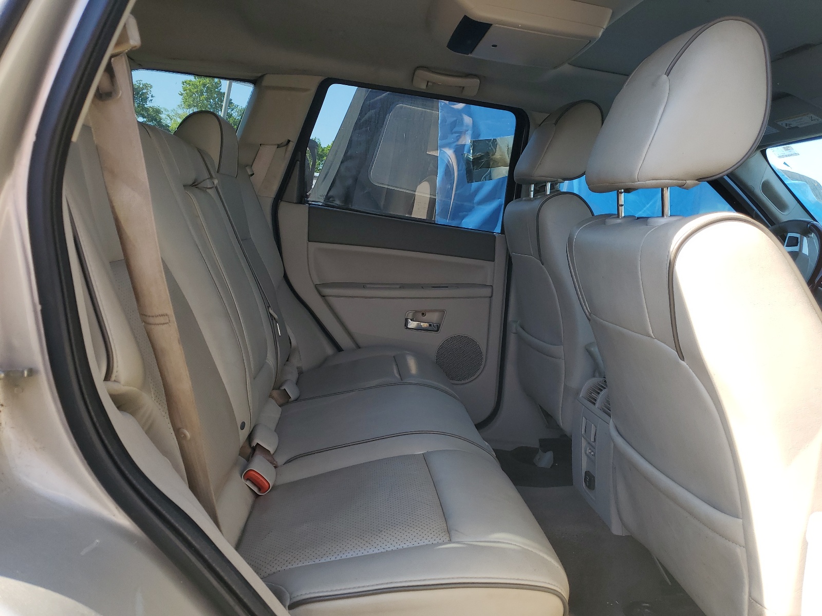 1J8HR682X8C152274 2008 Jeep Grand Cherokee Overland