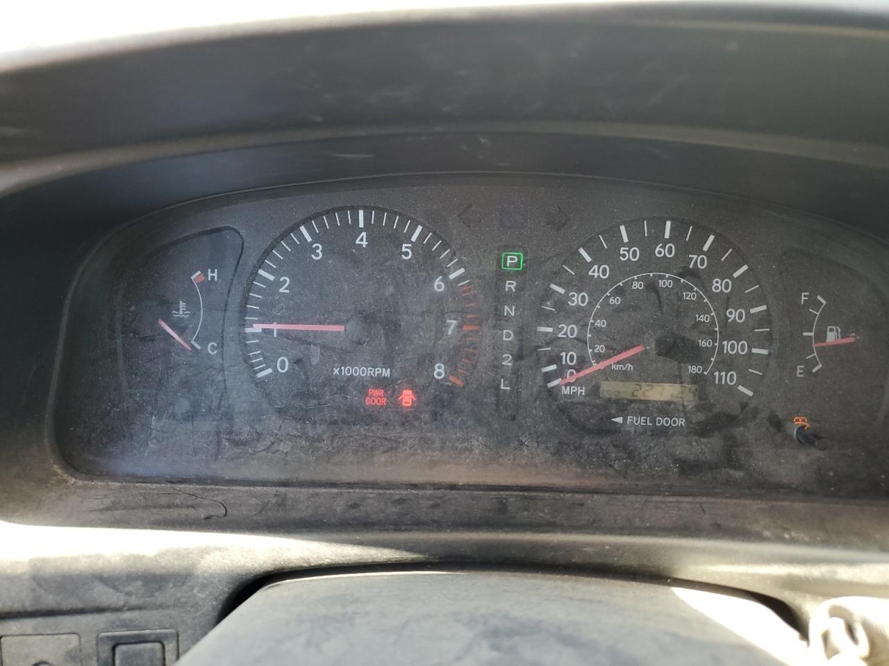 2000 Toyota Sienna Le VIN: 4T3ZF13C2YU187492 Lot: 60138614