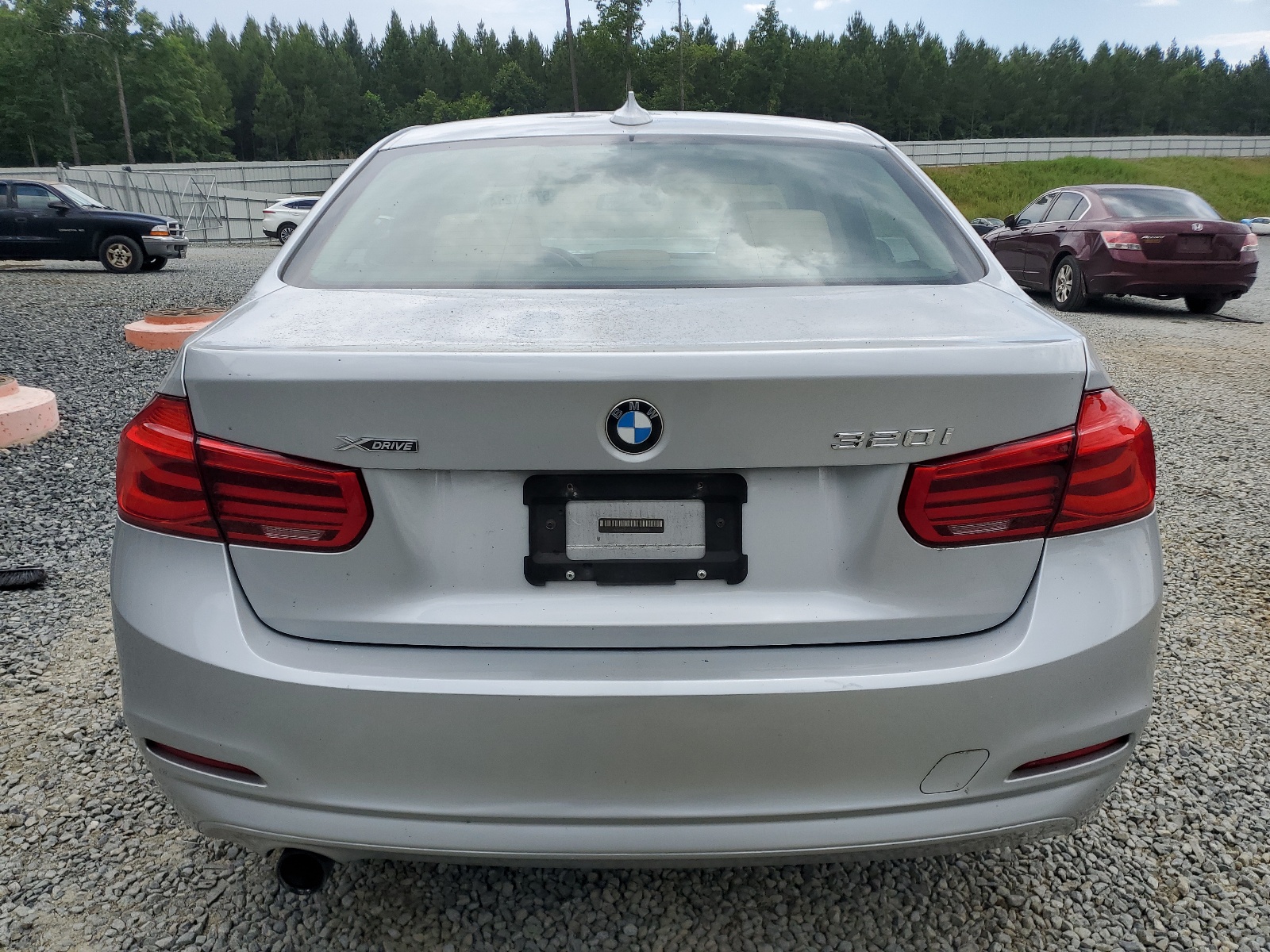 WBA8E5G53HNU22276 2017 BMW 320 Xi