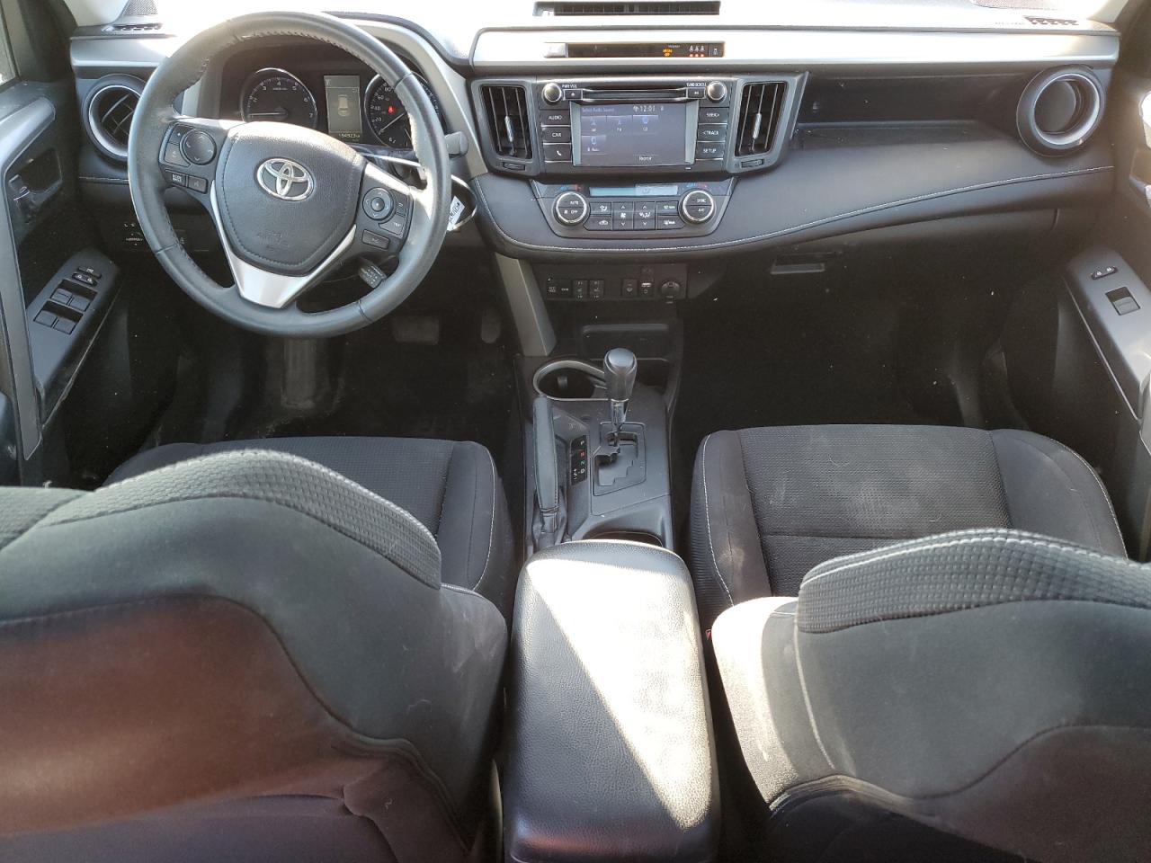 2T3RFREVXHW690829 2017 Toyota Rav4 Xle