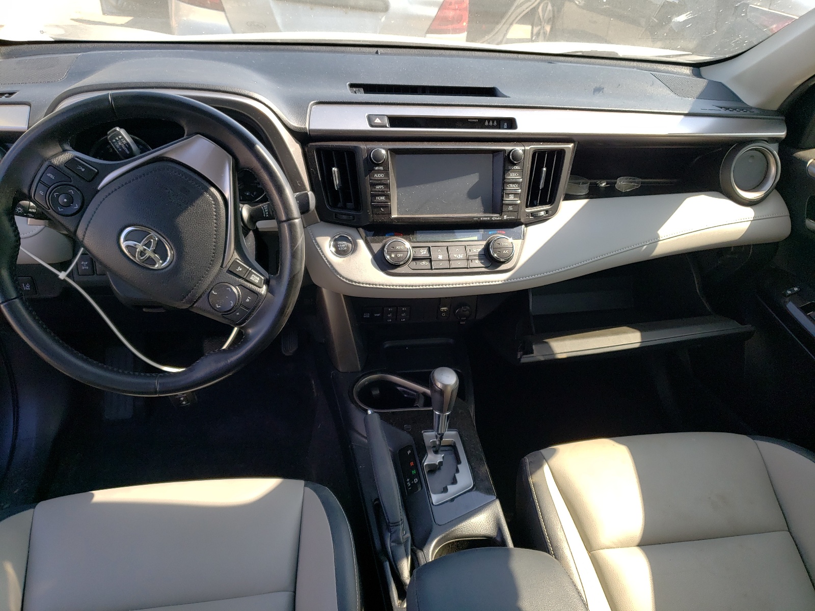 JTMDFREV6JJ199995 2018 Toyota Rav4 Limited