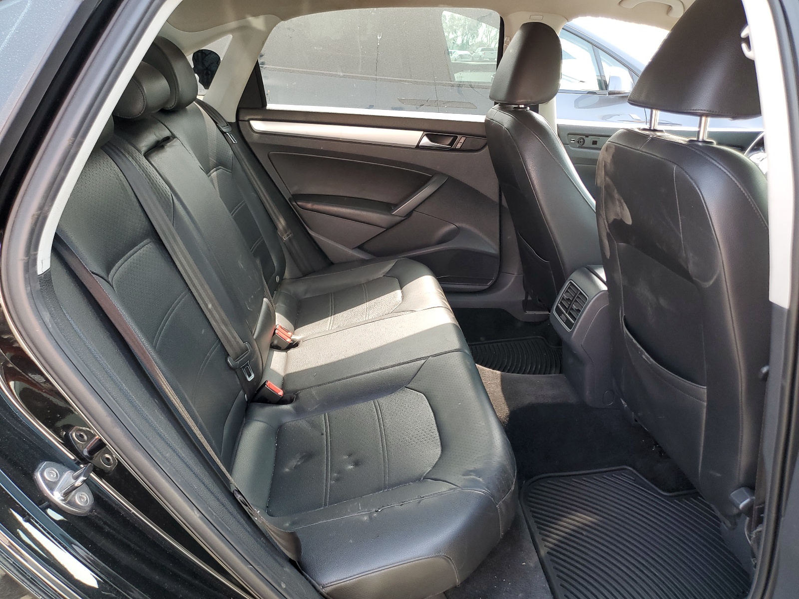 1VWBP7A31DC143322 2013 Volkswagen Passat Se