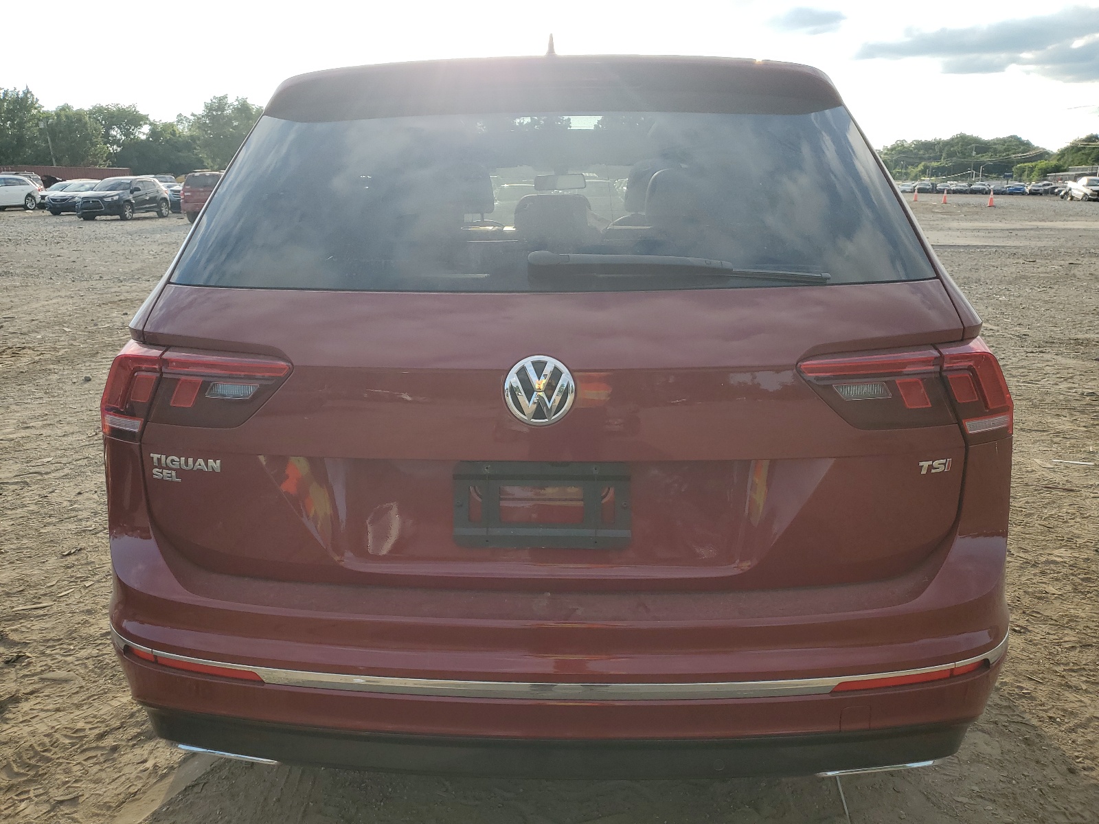 3VV3B7AX4JM141097 2018 Volkswagen Tiguan Se