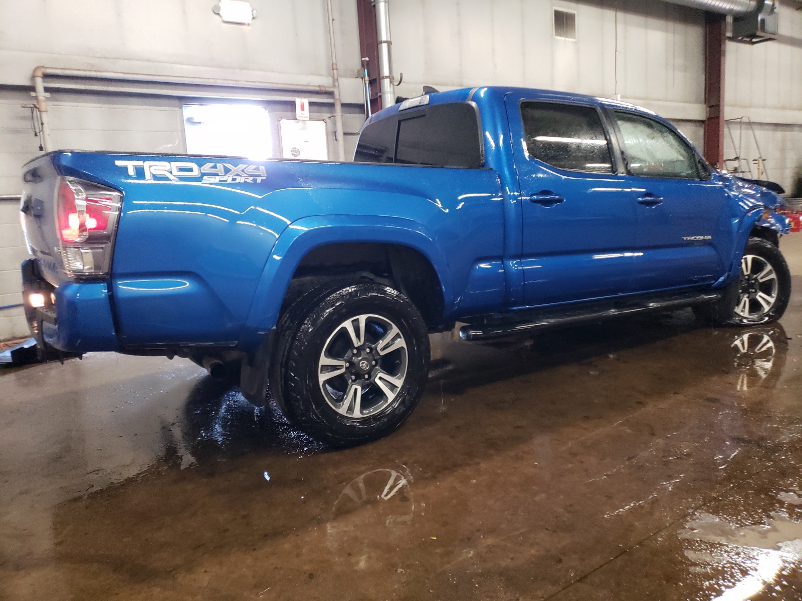 3TMDZ5BN7JM037364 2018 Toyota Tacoma Double Cab