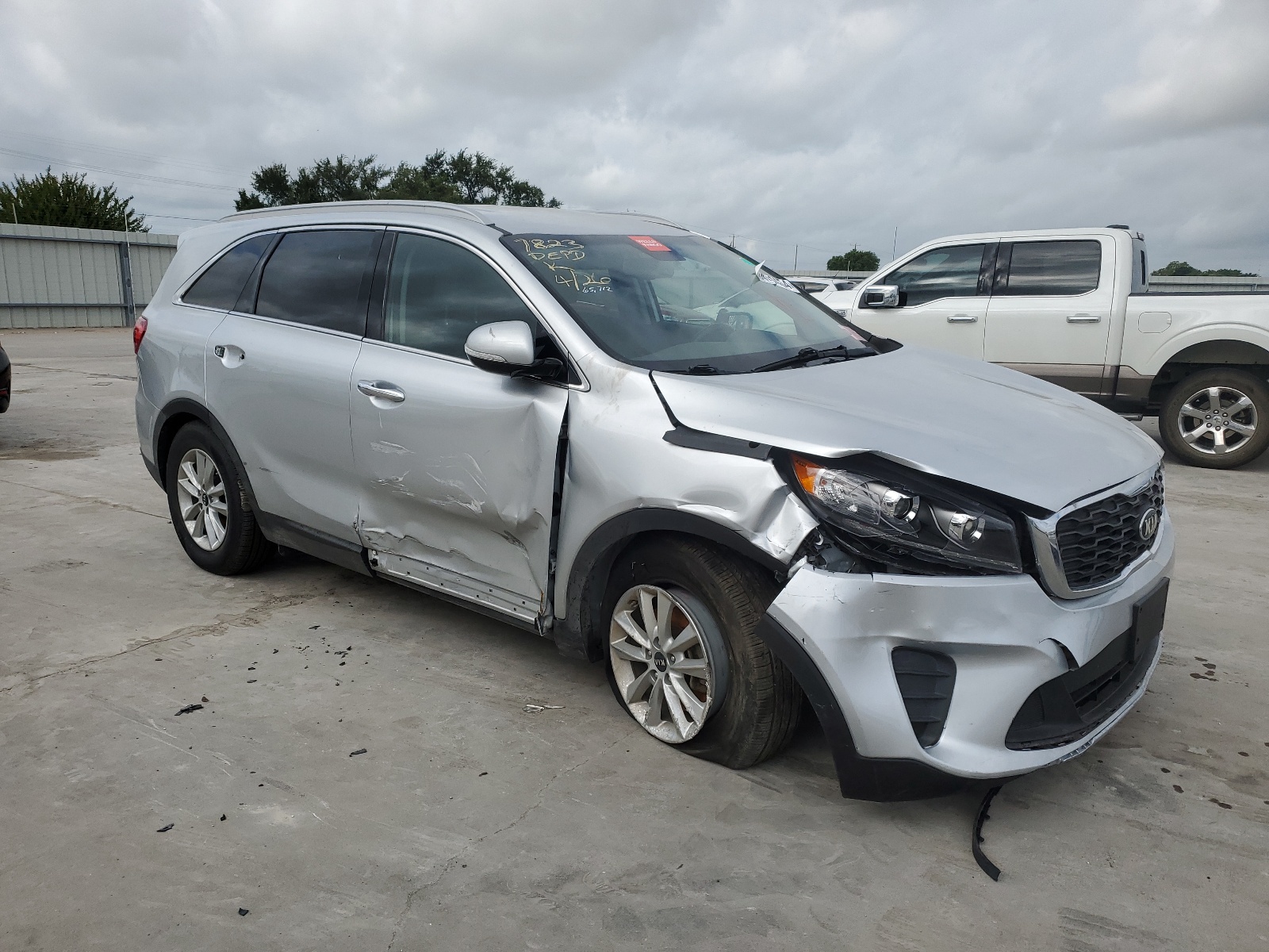 2019 Kia Sorento L vin: 5XYPG4A35KG591000