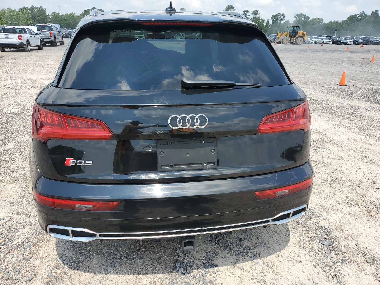 WA1A4AFY6J2229388 2018 Audi Sq5 Premium Plus