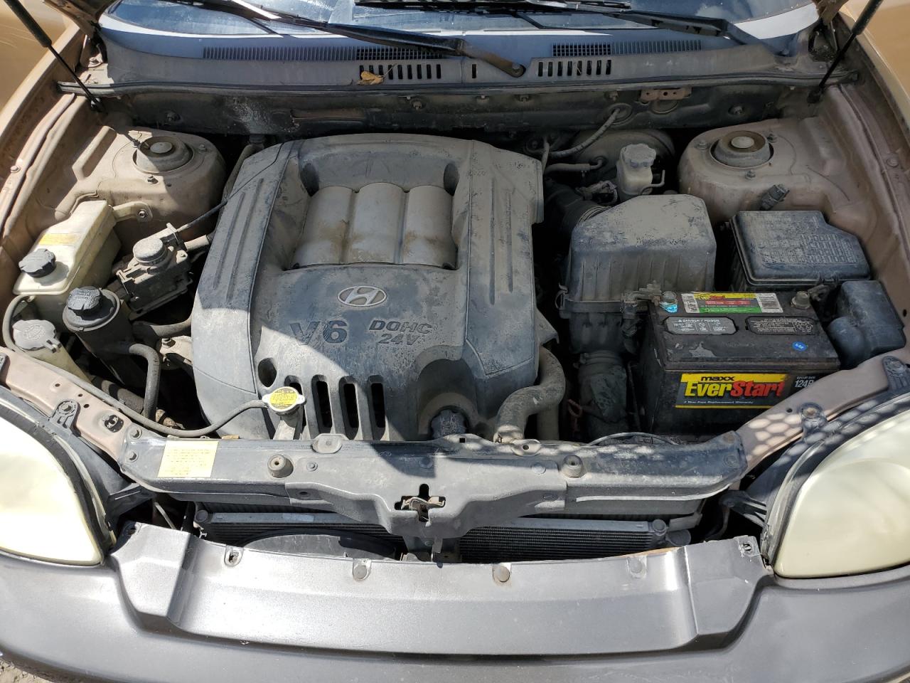 2004 Hyundai Santa Fe - Image 13
