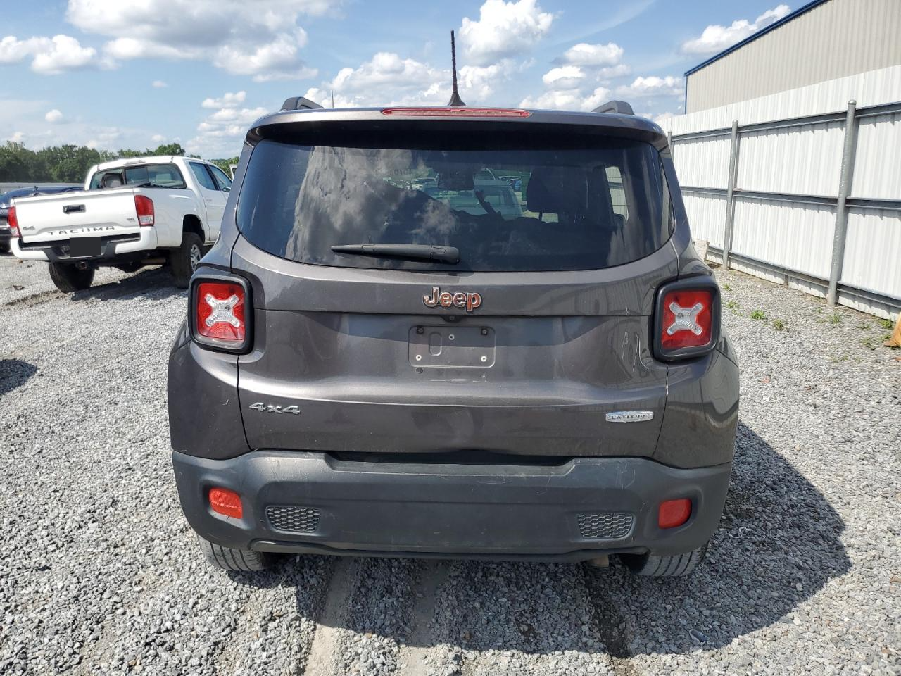 2016 Jeep Renegade Latitude vin: ZACCJBBT0GPD36801