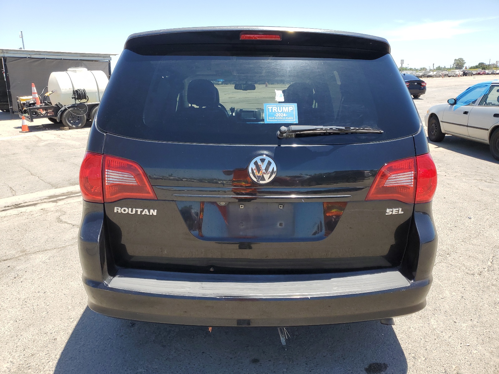 2V4RW5DX3AR296381 2010 Volkswagen Routan Sel