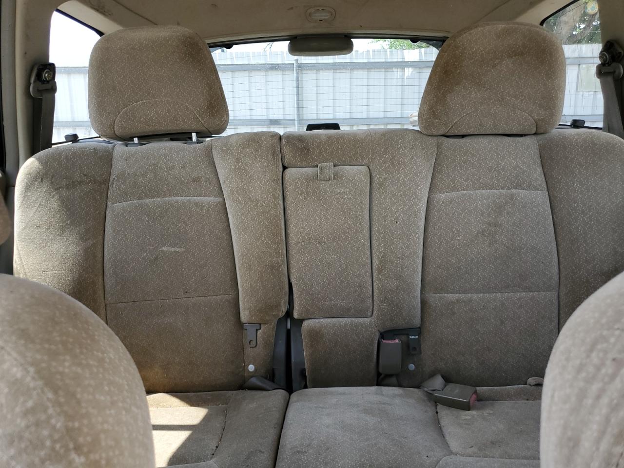 2004 Hyundai Santa Fe - Image 10