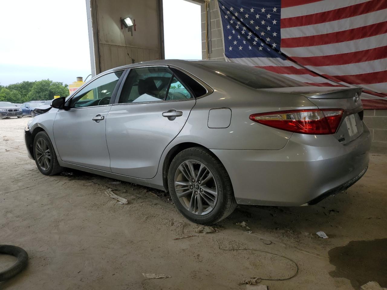 4T1BF1FK1GU263540 2016 TOYOTA CAMRY - Image 2