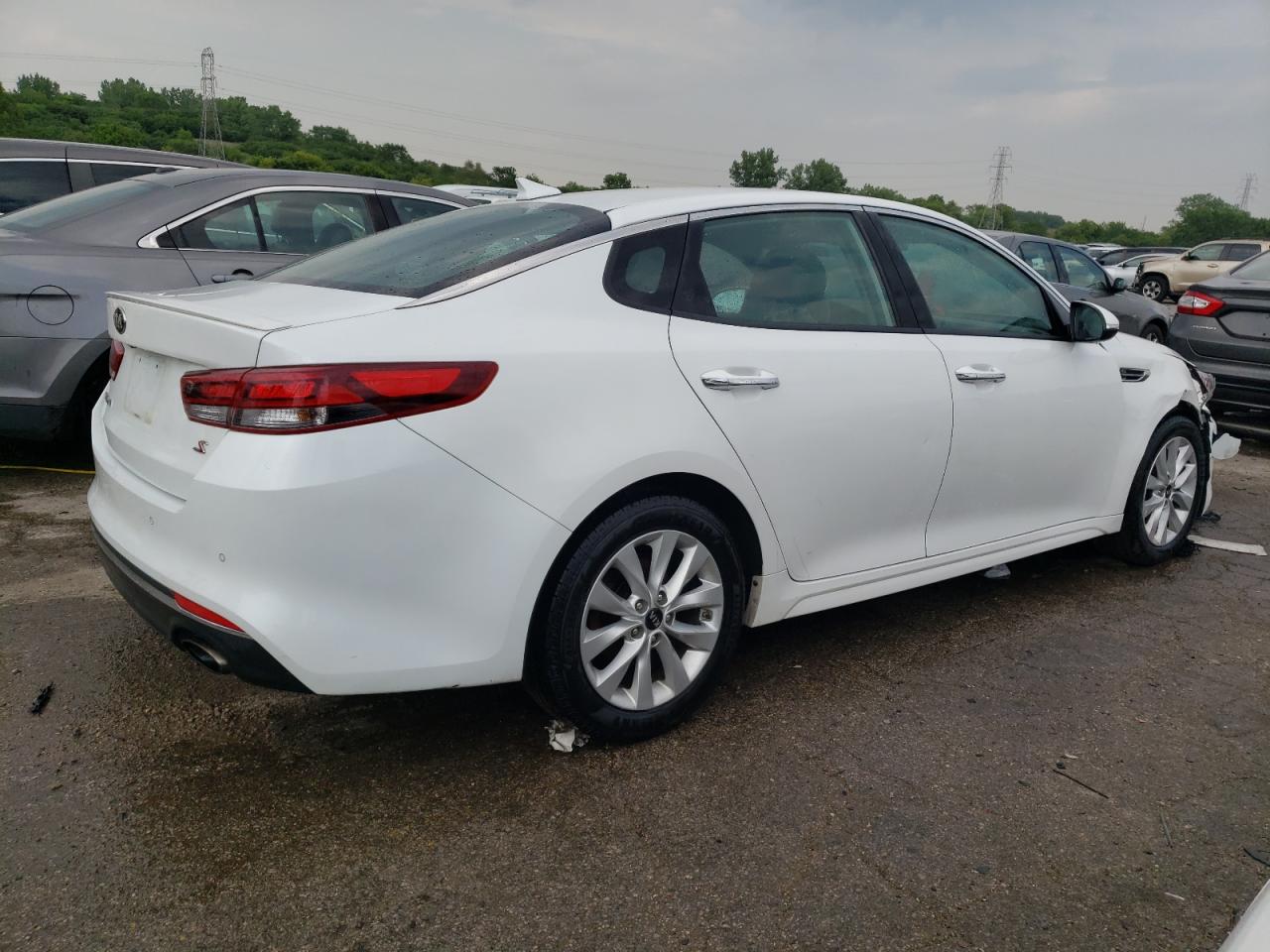 VIN 5XXGT4L35JG218115 2018 KIA OPTIMA no.3