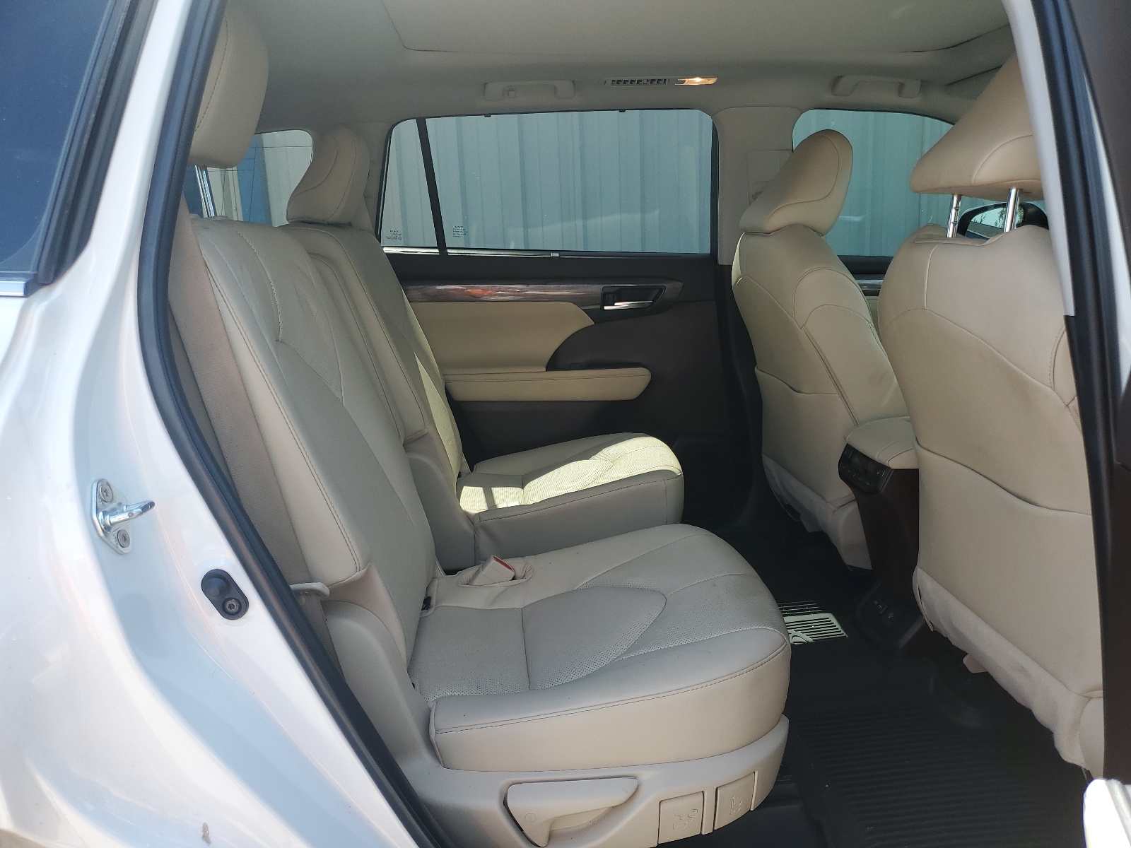 5TDFZRBH3NS227081 2022 Toyota Highlander Platinum