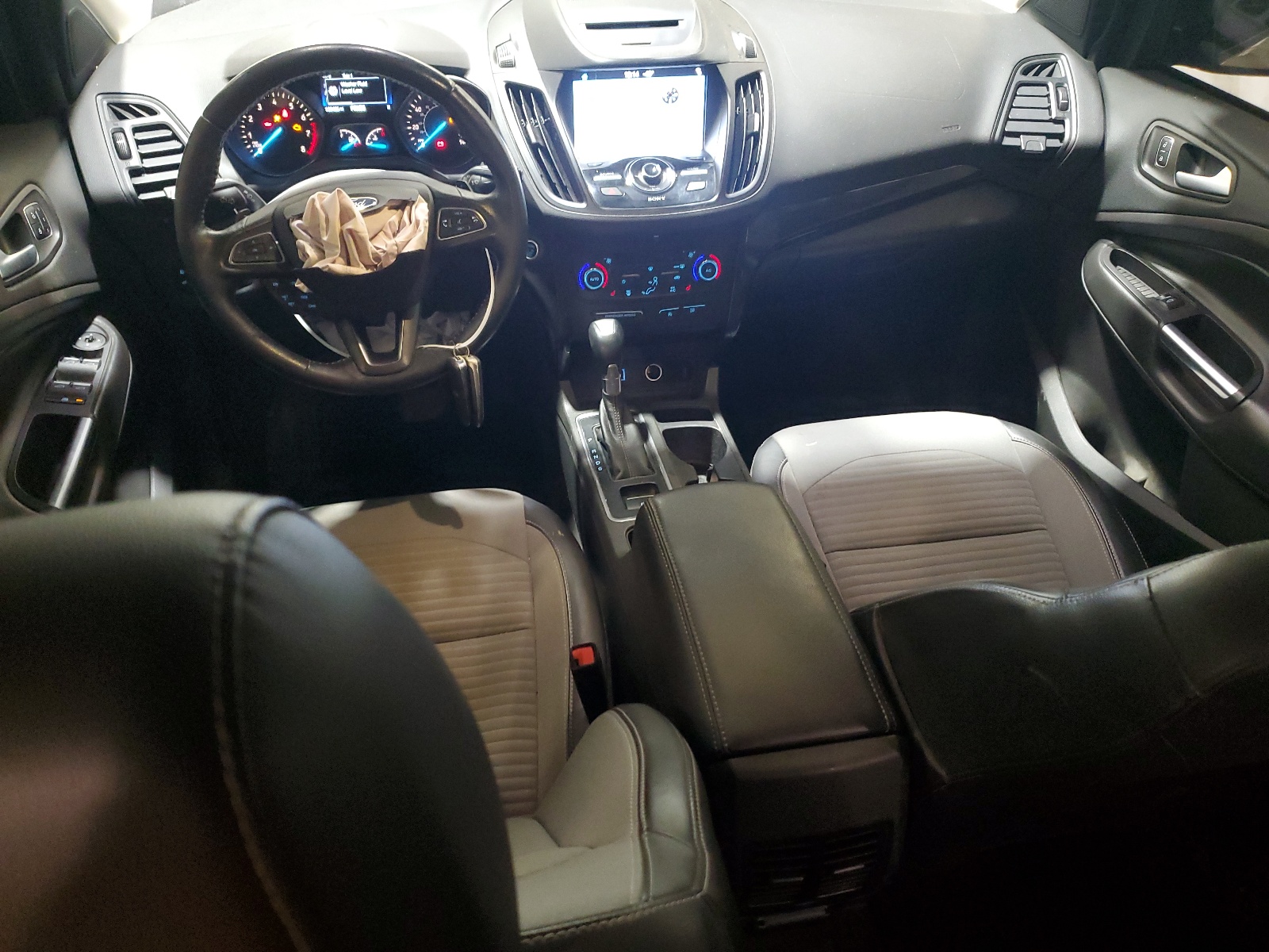 1FMCU9J98HUC08727 2017 Ford Escape Titanium