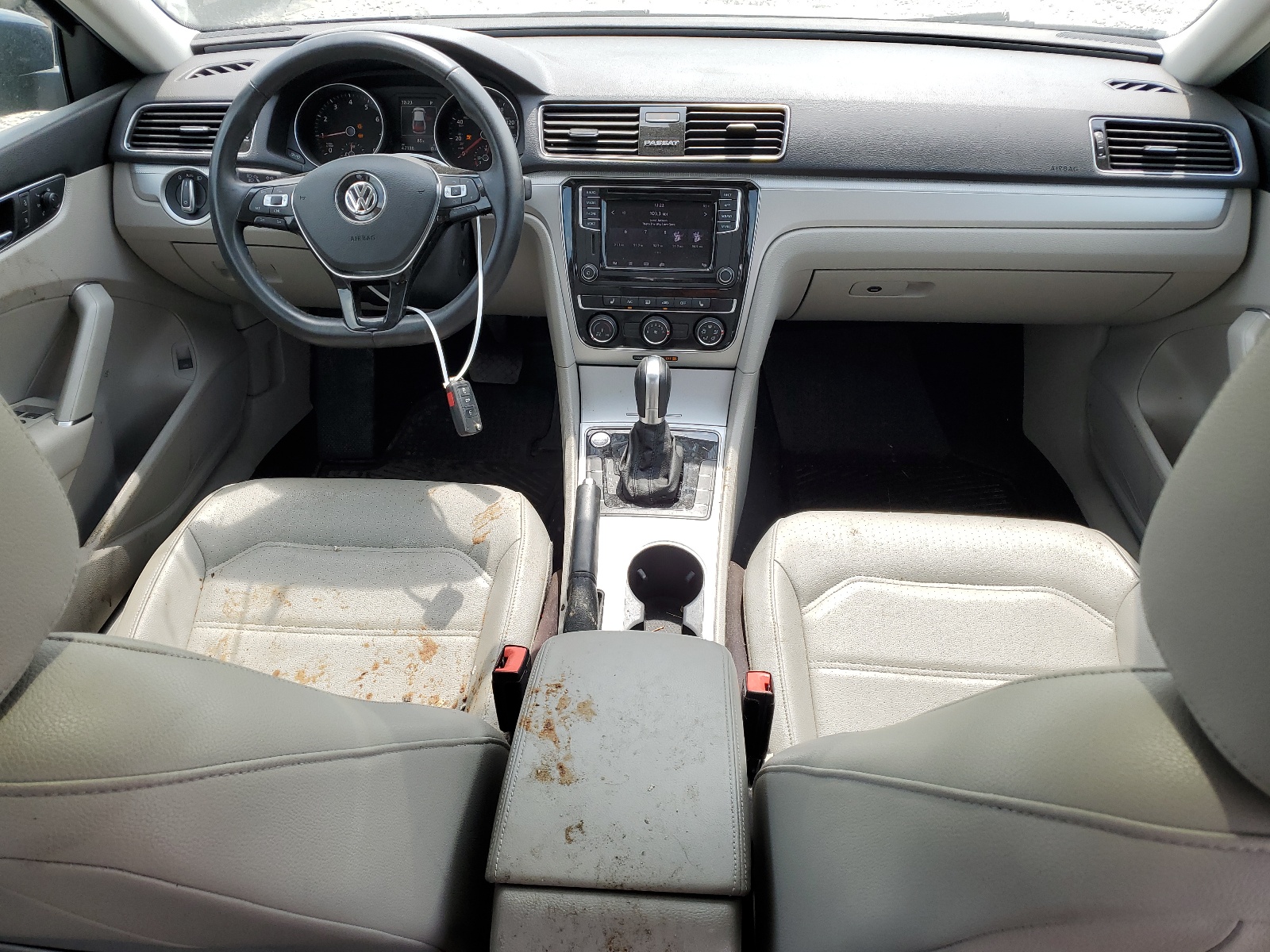 1VWLA7A33KC012332 2019 Volkswagen Passat Wolfsburg