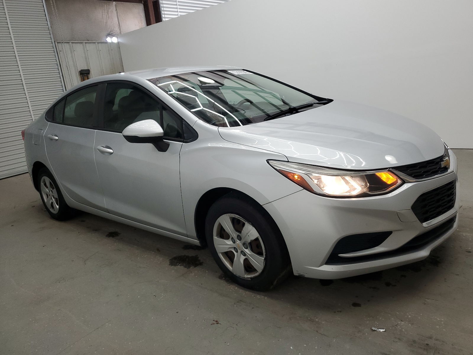 2018 Chevrolet Cruze Ls vin: 1G1BC5SM0J7154495