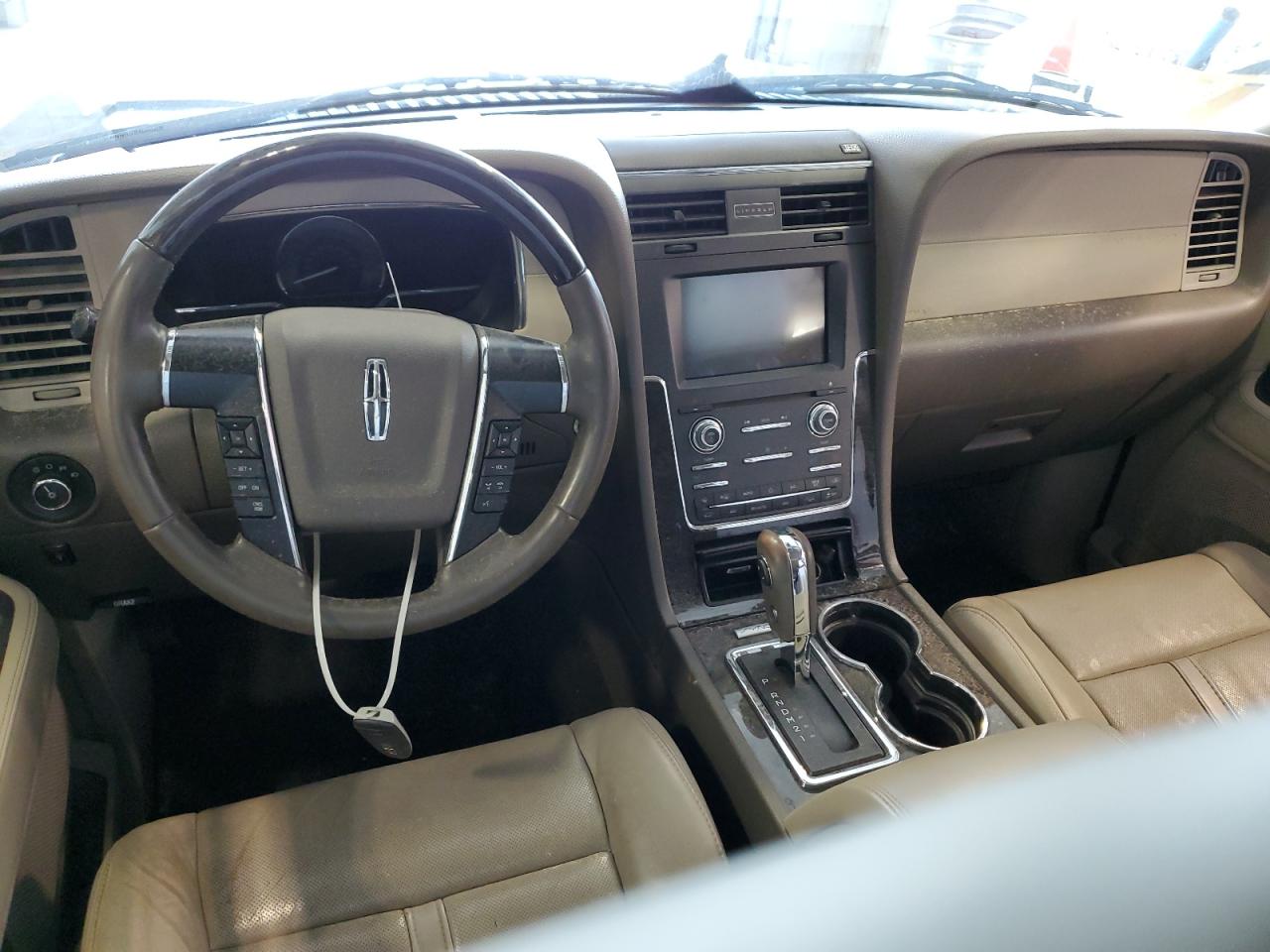 2016 Lincoln Navigator - Image 8