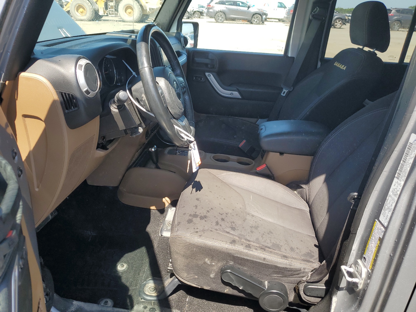 1C4BJWEG3EL136711 2014 Jeep Wrangler Unlimited Sahara