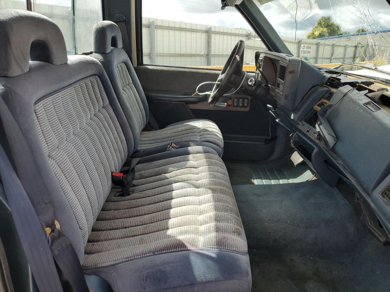 1994 Chevrolet Gmt-400 C2500 VIN: 1GCFC24K7RE137154 Lot: 58607634