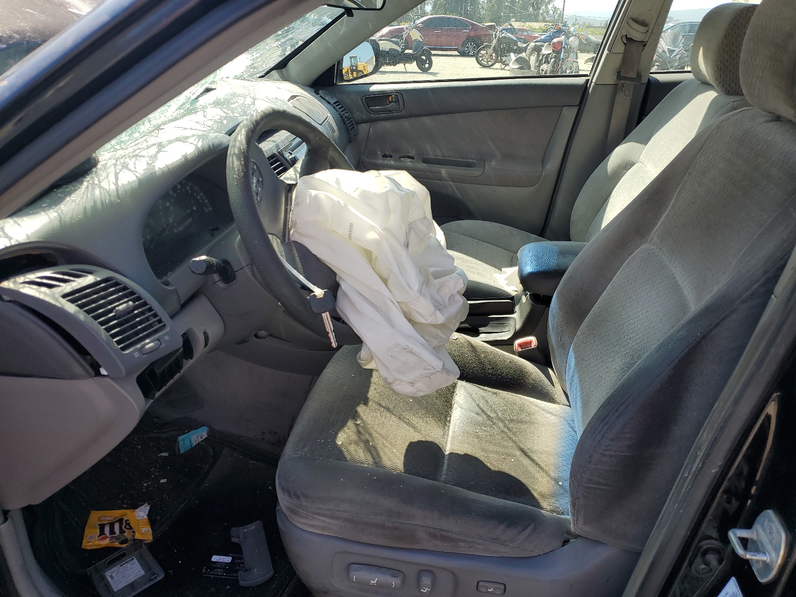 4T1BE32K04U261729 2004 Toyota Camry Le