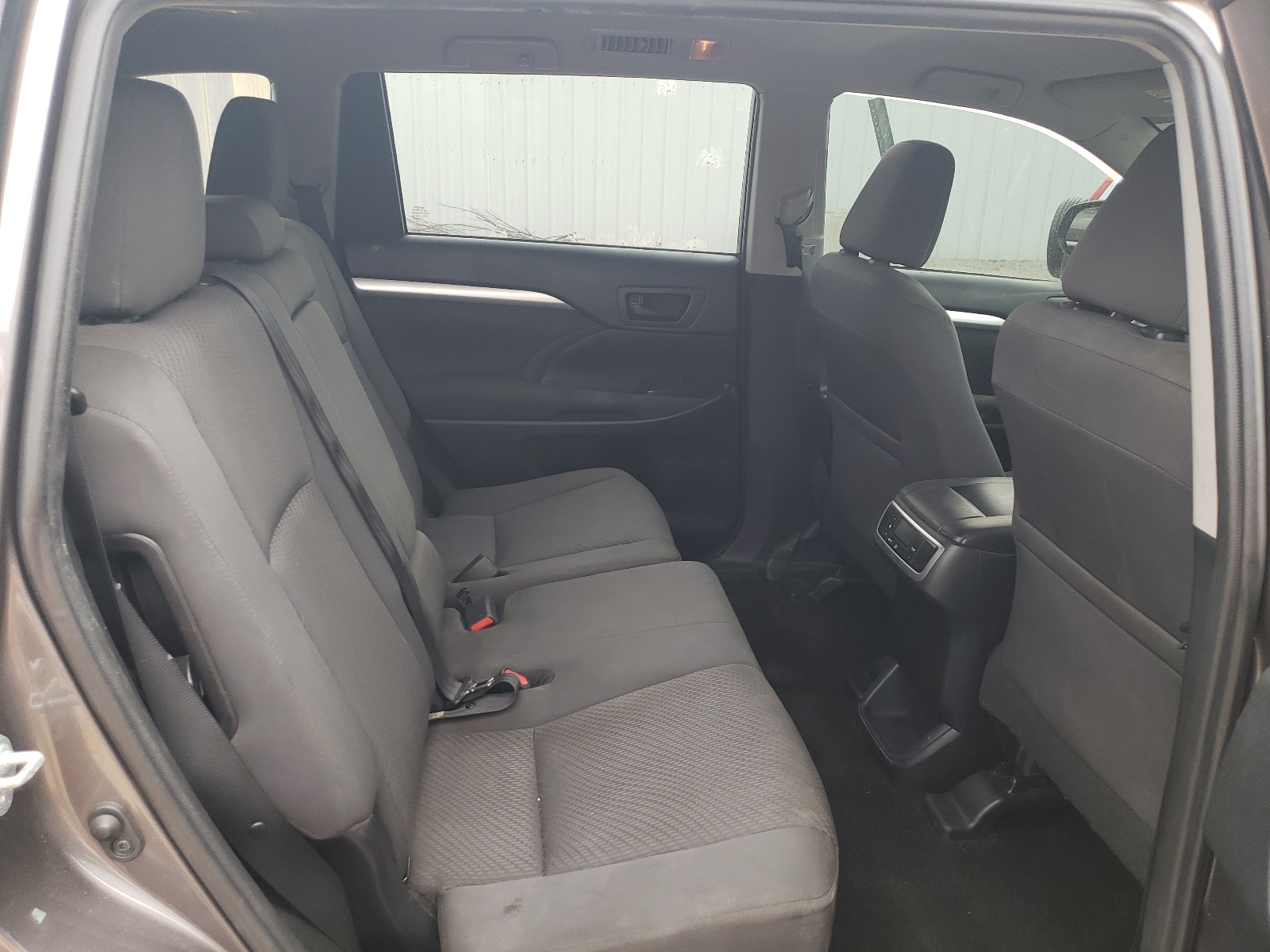 5TDBZRFH9KS947425 2019 Toyota Highlander Le