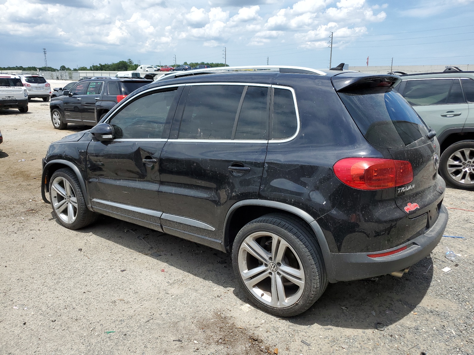 2014 Volkswagen Tiguan S vin: WVGAV3AX7EW538309