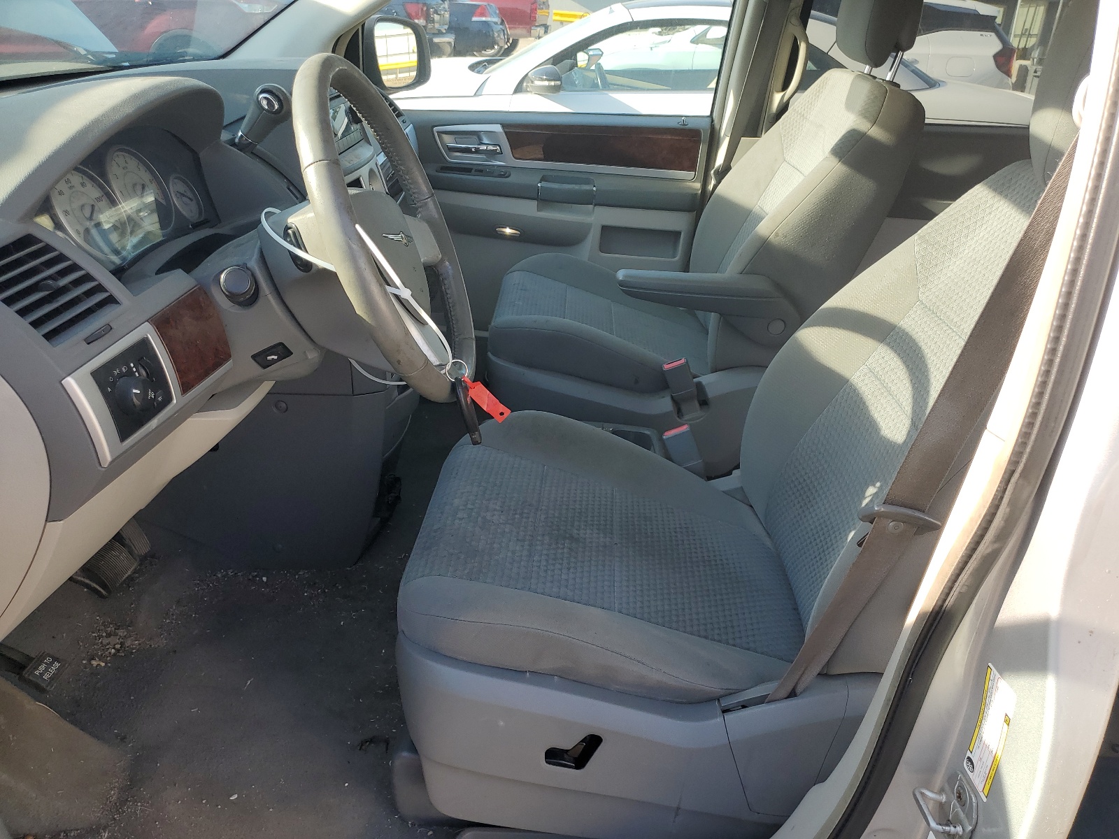 2A4RR5D17AR412737 2010 Chrysler Town & Country Touring