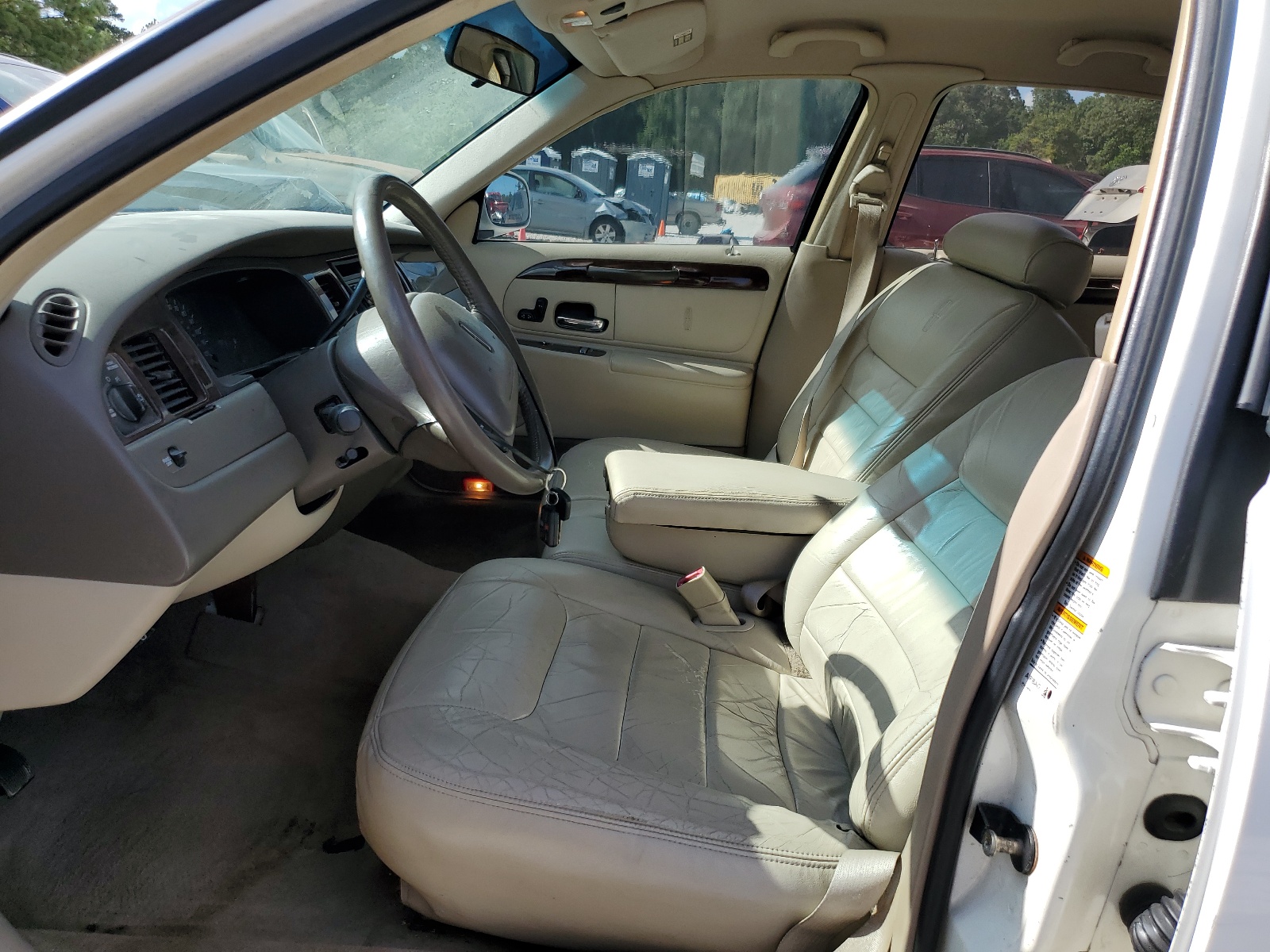 1LNHM81W3XY720036 1999 Lincoln Town Car Executive