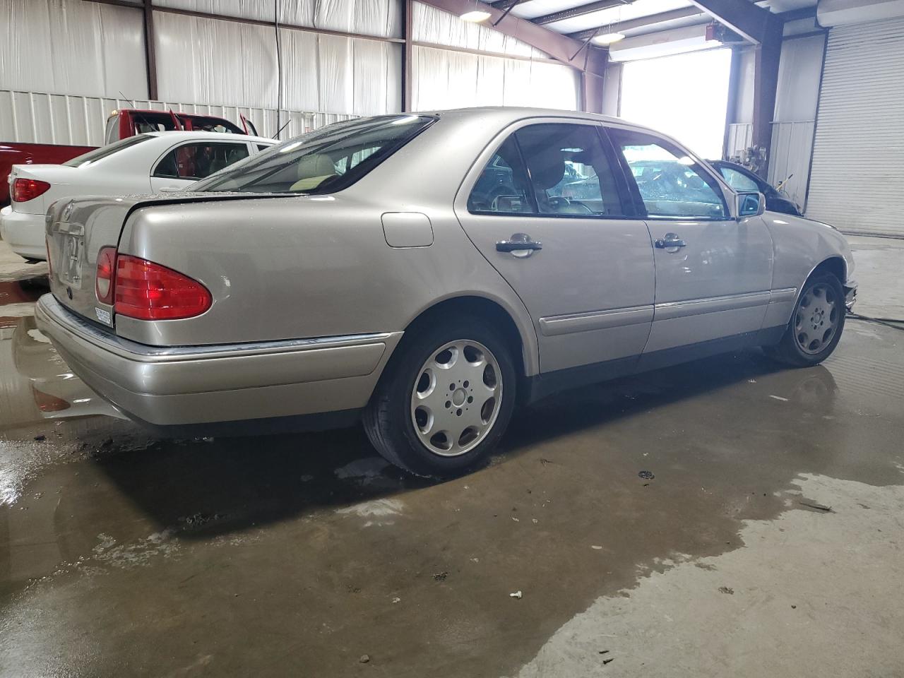 1997 Mercedes-Benz E 420 VIN: WDBJF72F2VA563211 Lot: 60594104