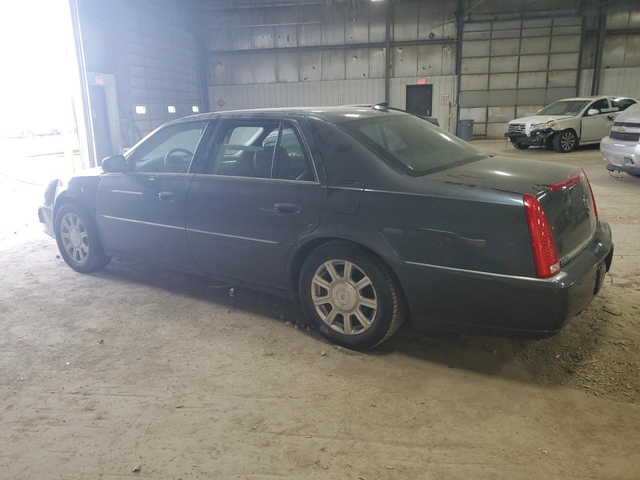 2009 Cadillac DTS - Image 2