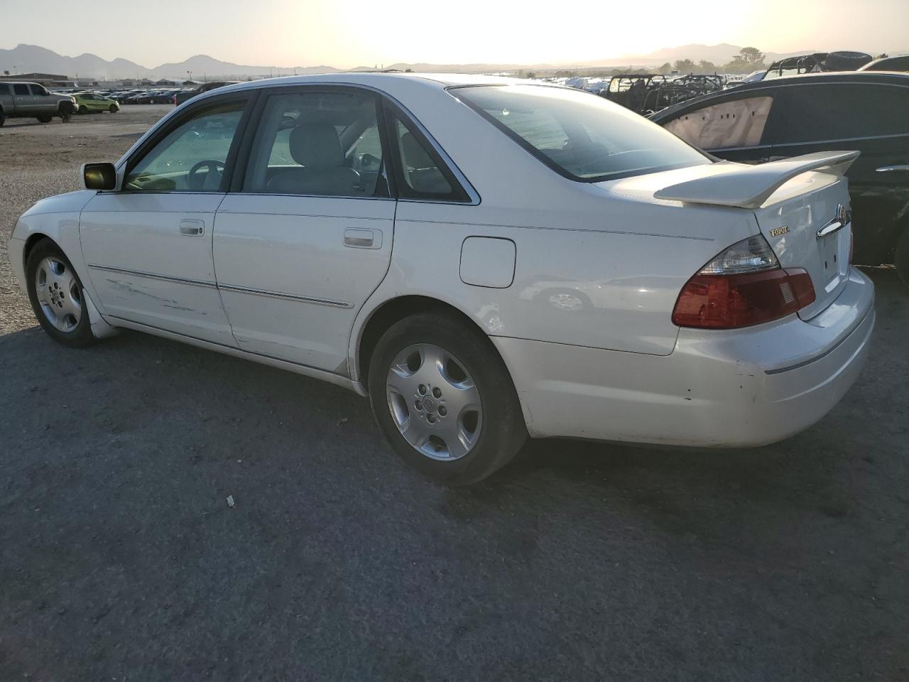 2003 Toyota Avalon - Image 2