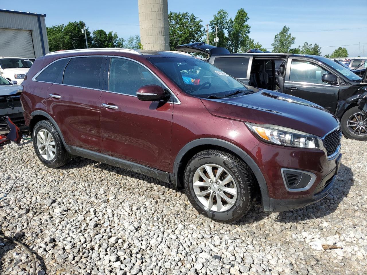 VIN 5XYPG4A39HG250692 2017 KIA SORENTO no.4