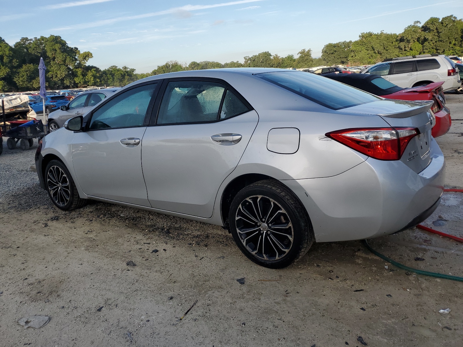 2015 Toyota Corolla L vin: 5YFBURHE5FP332404