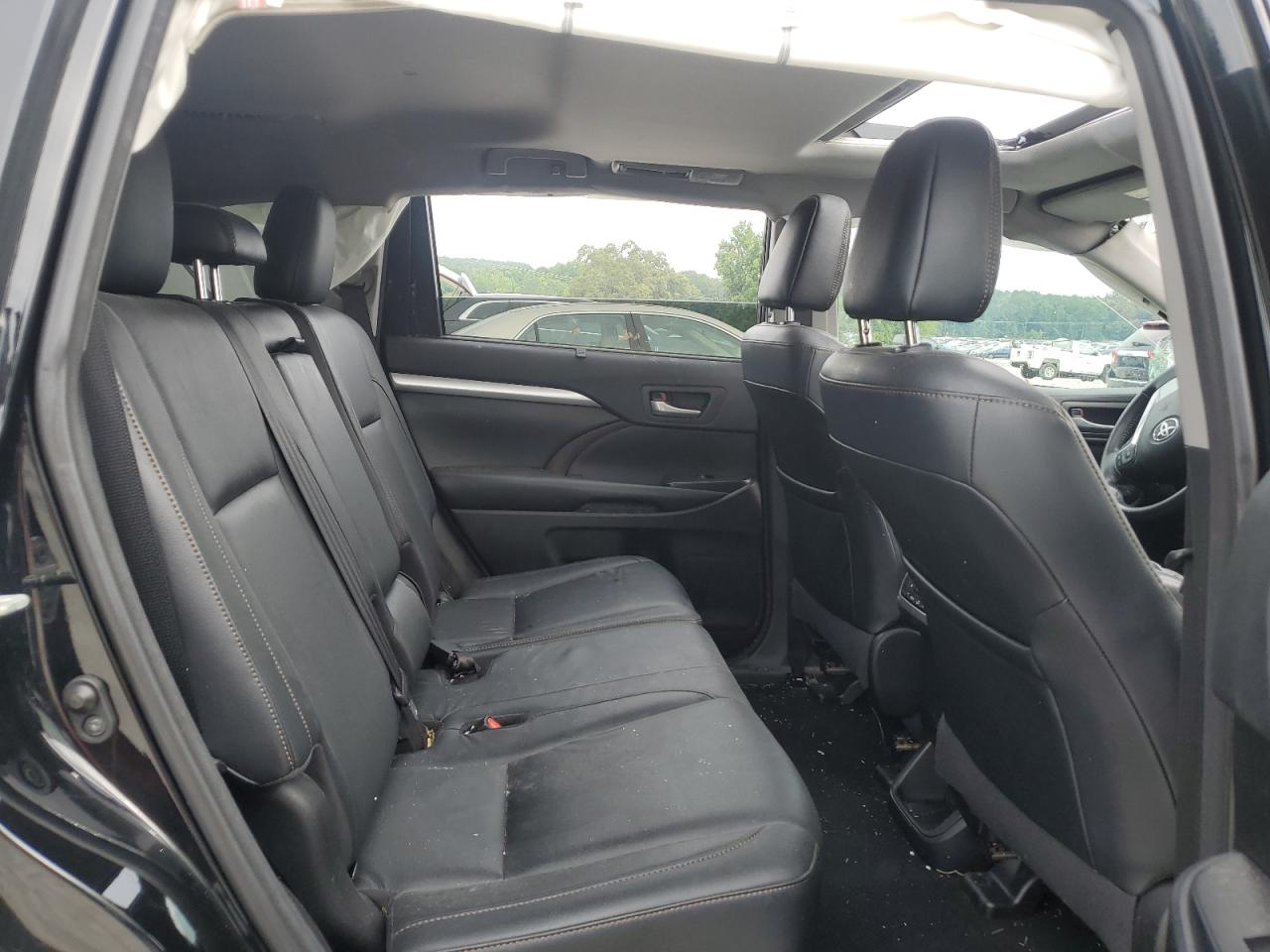 2018 Toyota Highlander Se VIN: 5TDJZRFH0JS821660 Lot: 60674854