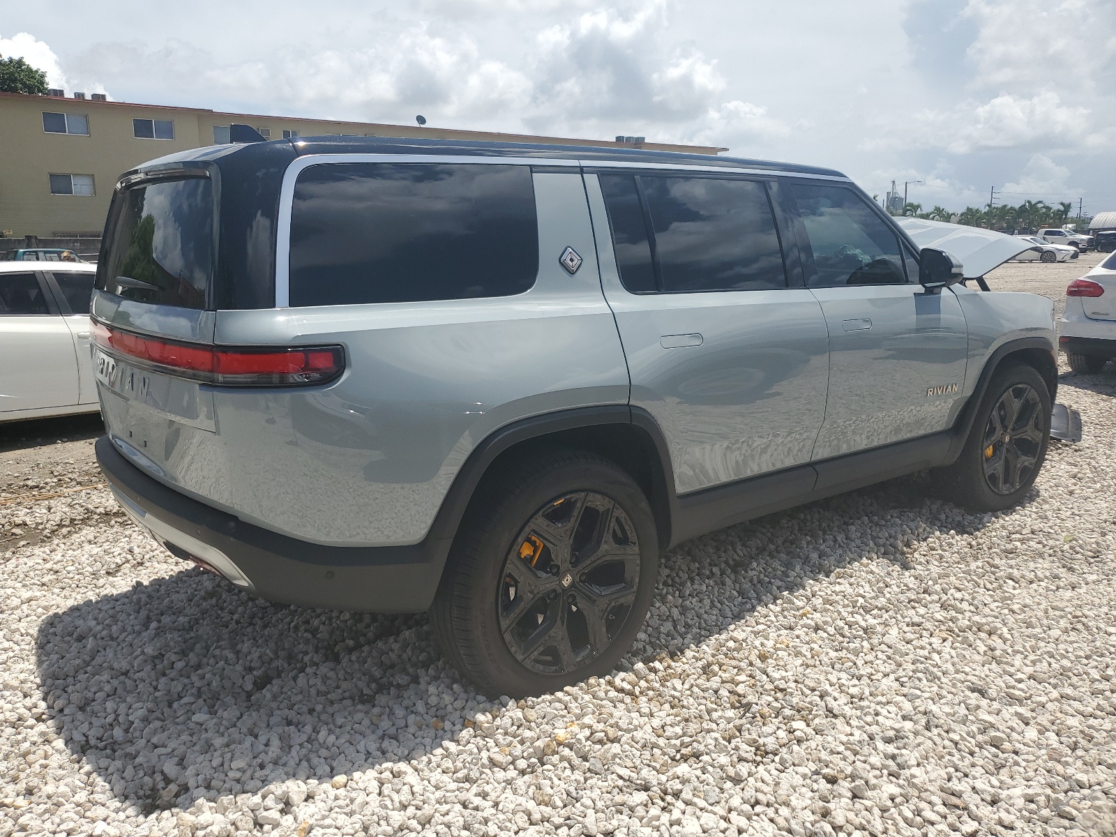 2022 Rivian R1S Launch Edition vin: 7PDSGABL9NN002043