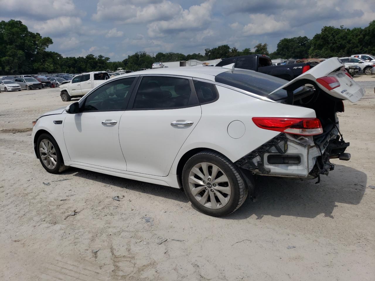 5XXGT4L39JG274476 2018 KIA OPTIMA - Image 2