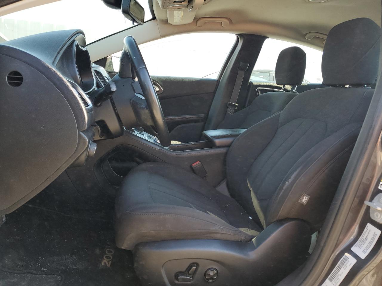 2015 Chrysler 200 Limited VIN: 1C3CCCAB1FN692503 Lot: 58301424