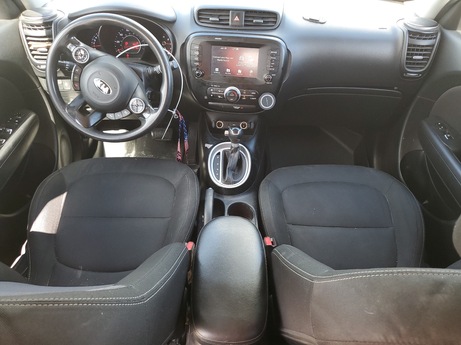 KNDJP3A56J7598017 2018 Kia Soul +