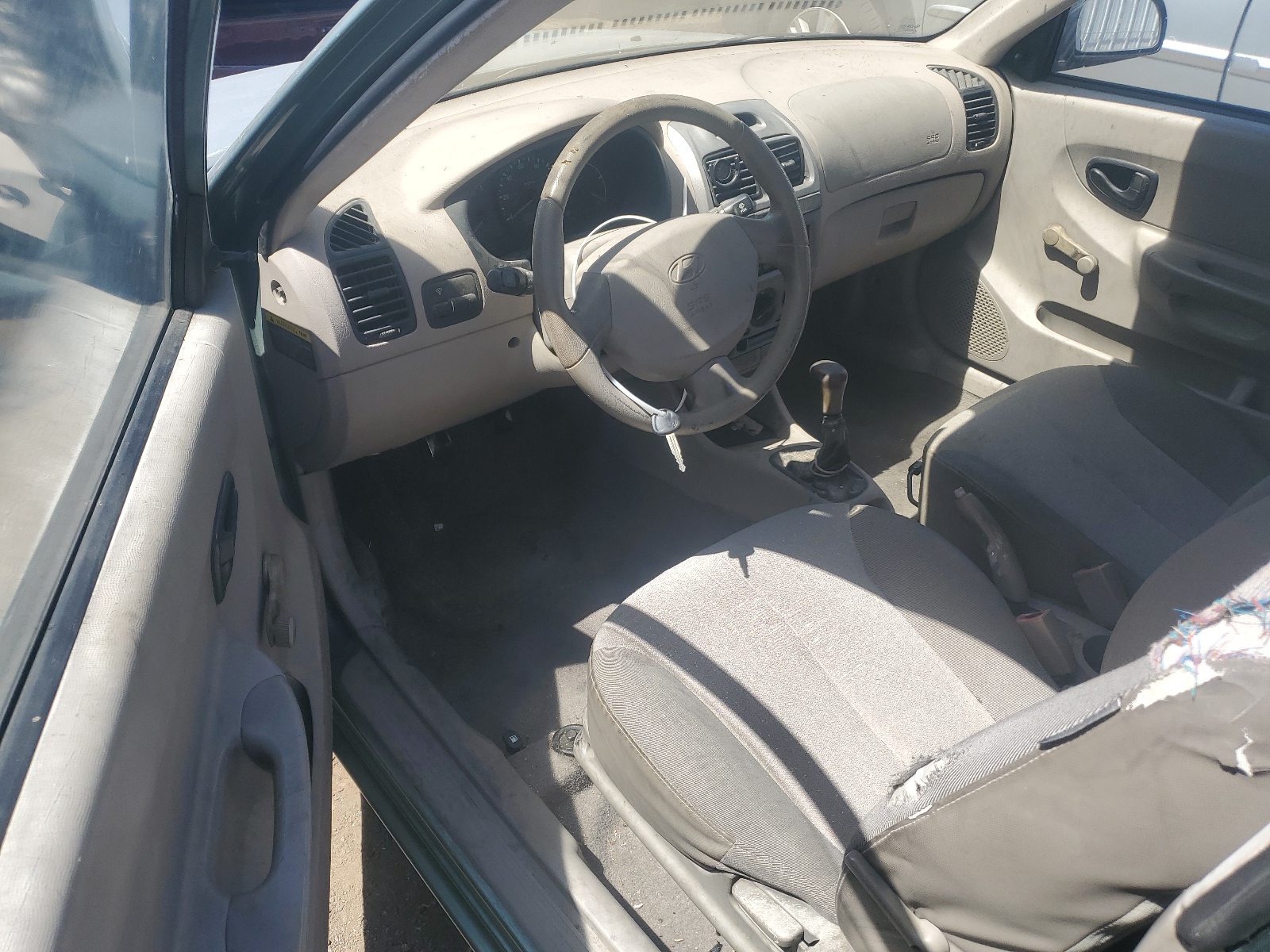 KMHCF35C74U318143 2004 Hyundai Accent L