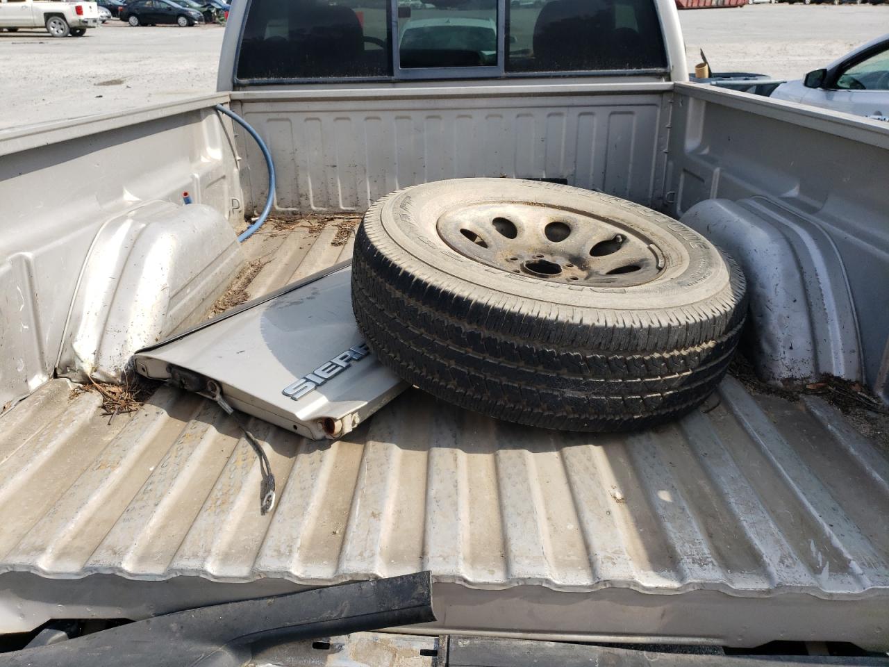 2005 GMC New Sierra K1500 VIN: 1GTEK14T45Z137584 Lot: 59129184