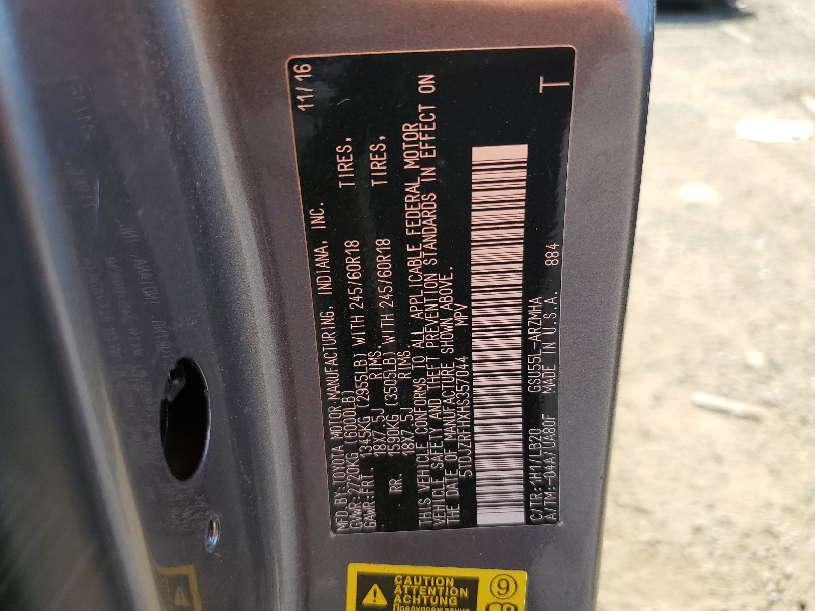 5TDJZRFHXHS357044 2017 Toyota Highlander Se