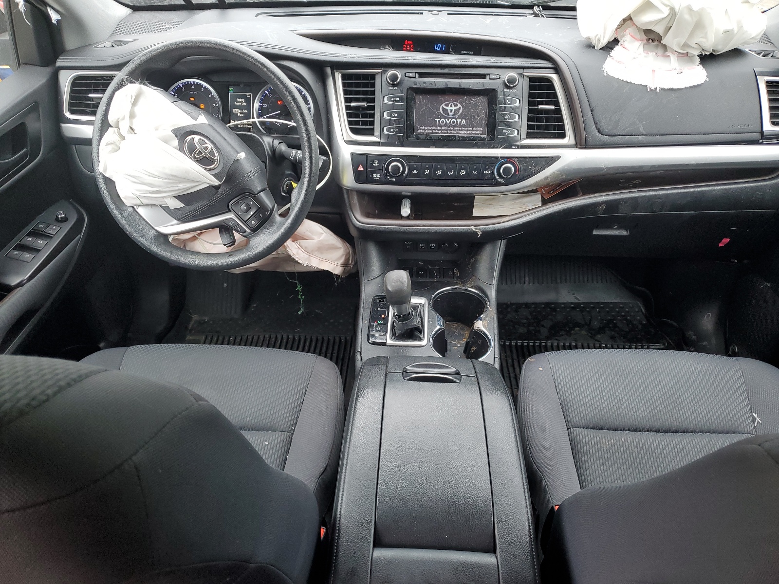 5TDZARFH4KS061051 2019 Toyota Highlander Le