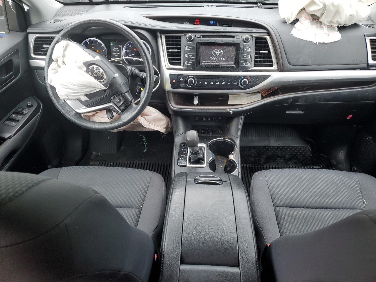 2019 Toyota Highlander Le VIN: 5TDZARFH4KS061051 Lot: 61215794