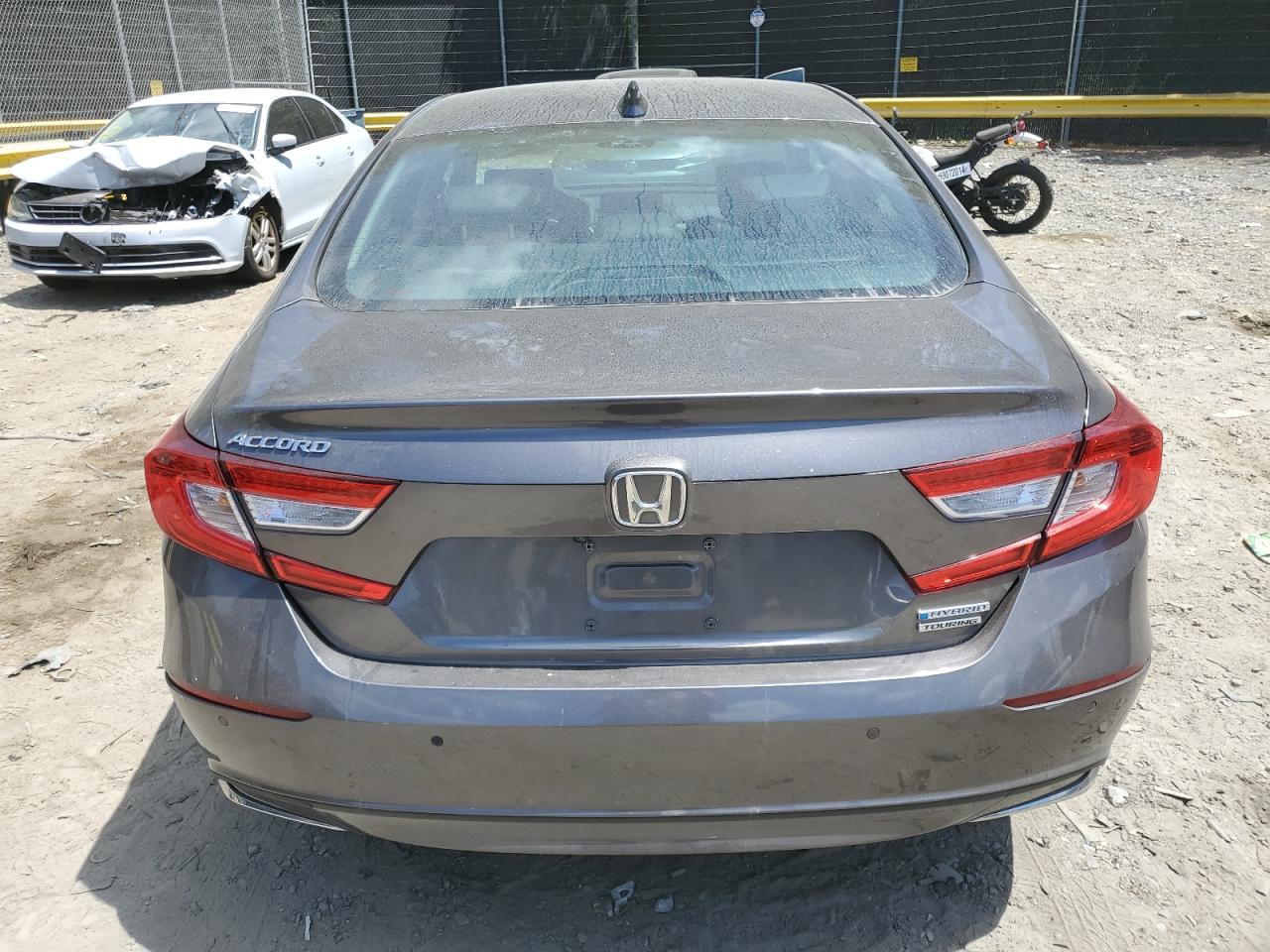 1HGCV3F92JA004134 2018 Honda Accord Touring Hybrid