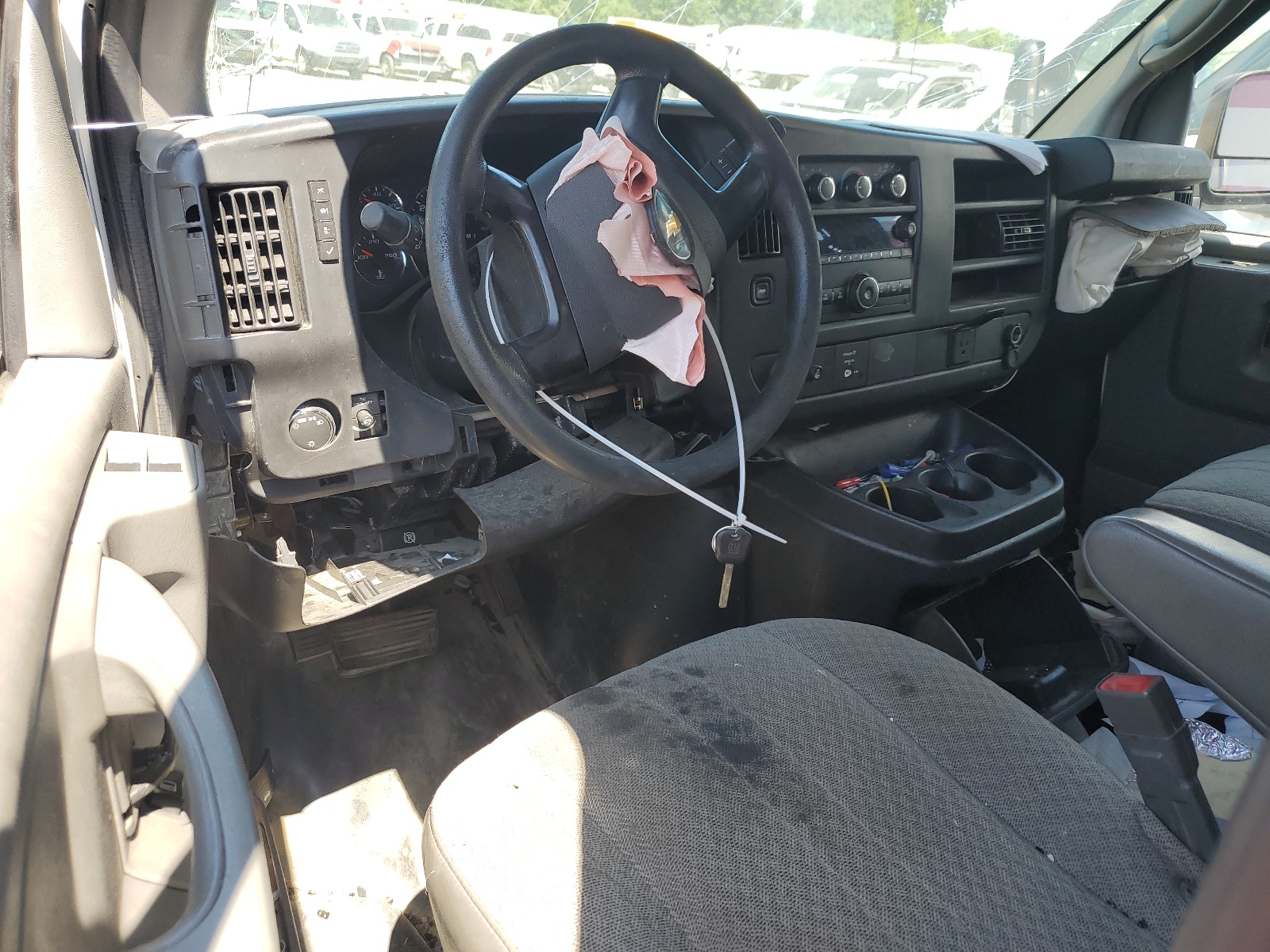 1GCWGFCF4F1273101 2015 Chevrolet Express G2500