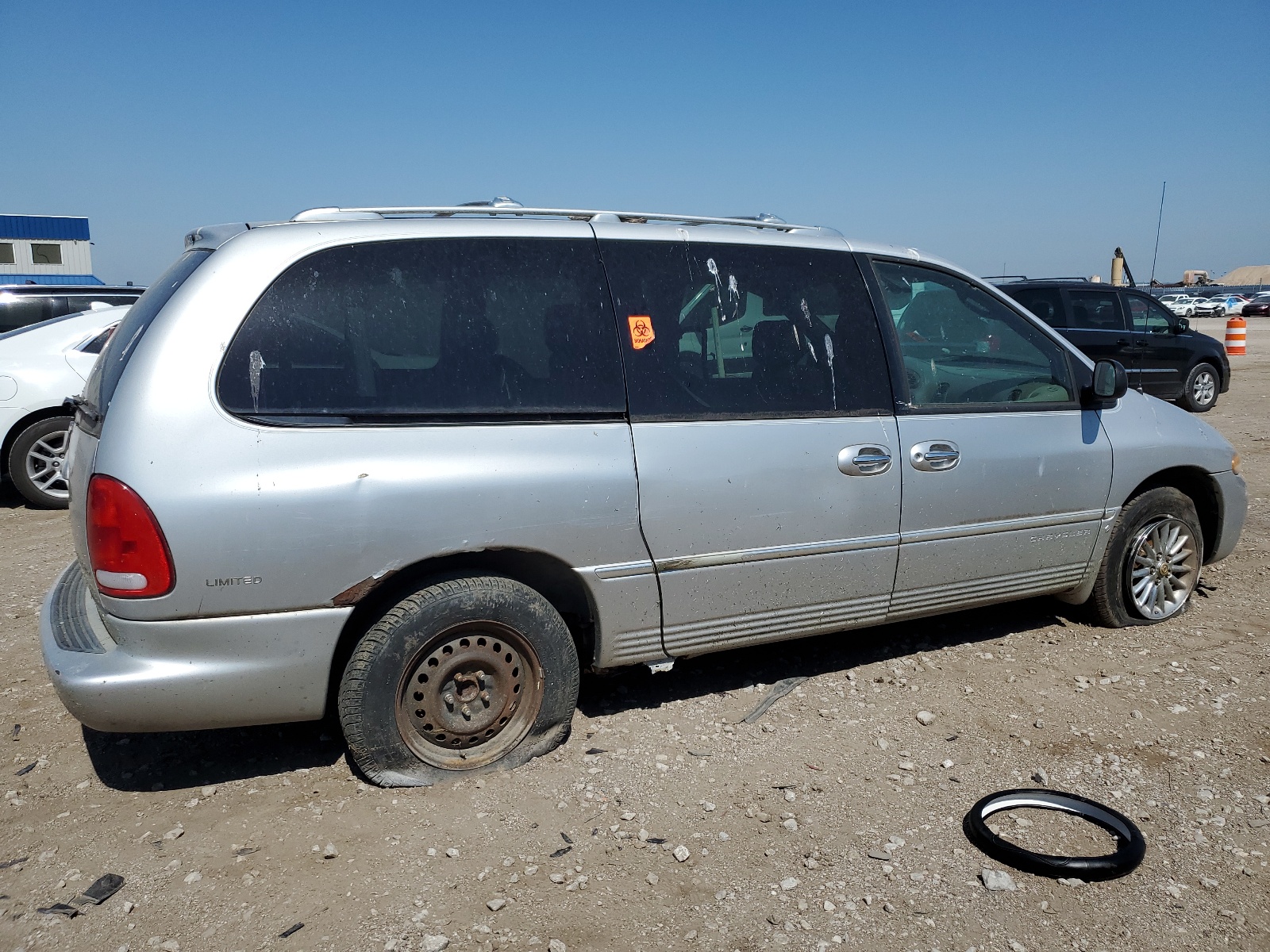 1C4GP64LXYB545639 2000 Chrysler Town & Country Limited